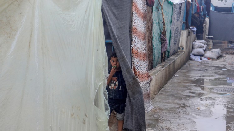 طقس فلسطين: استمرار تأثير المنخفض الجوي وأجواء شديدة البرودة