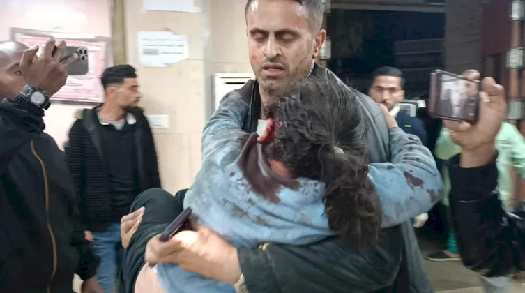 شهيدا وعدد من الإصابات في استهداف منزل يعود لعائلة زعيتر في دير البلح