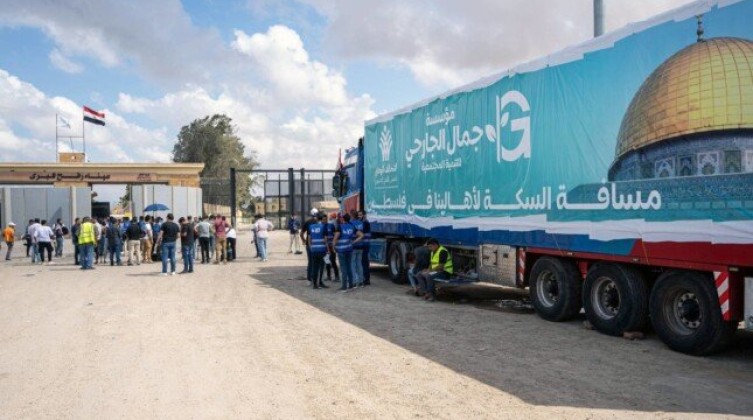 مسؤول أمريكي يتهم إسرائيل بقتل عناصر شرطة فلسطينية كانت تحرس قوافل المساعدات
