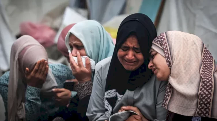 الهلال الأحمر: 37 أما يُستشهدن يومياً في قطاع غزة