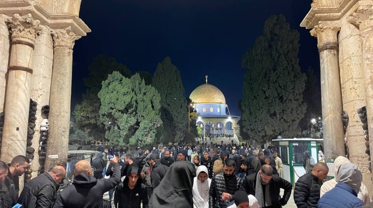عشرات الآلاف يصلّون فجر الجمعة الثانية من رمضان في "الأقصى"