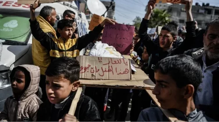 الاحتلال يرتكب مجزرة جديدة بحق منتظري المساعدات في غزة