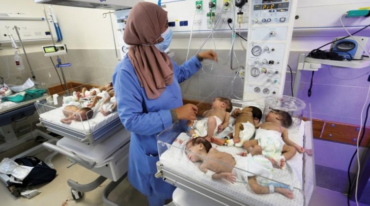 مسؤول أممي: الأطباء لا يرون مواليد بحجم "طبيعي" في غزة
