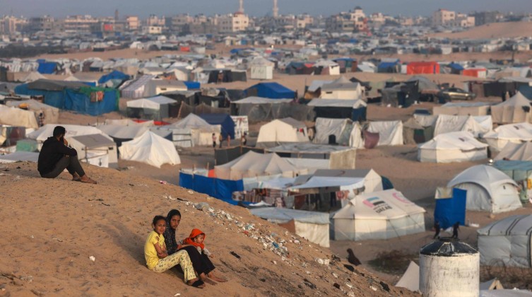 استئناف المفاوضات بالقاهرة حول هدنة في قطاع غزة