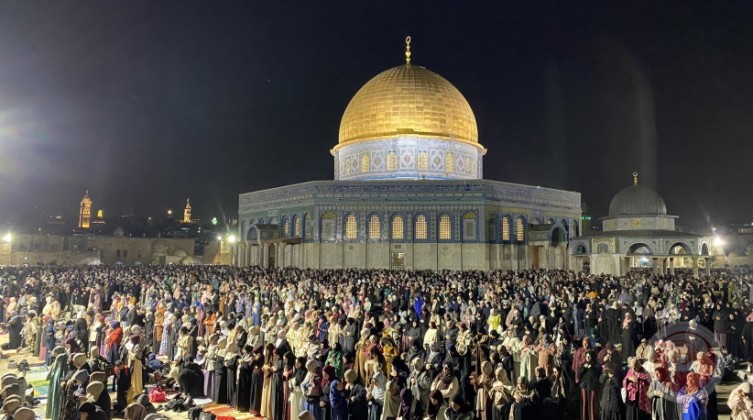 200 ألف مصلٍّ يحيون ليلة القدر بالمسجد الأقصى