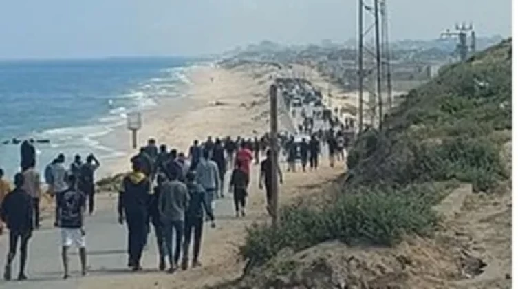 شاهد- شهداء وجرحى بقصف استهدف نازحين حاولوا العودة إلى شمال غزة