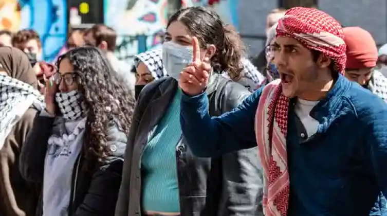 الشرطة الأمريكية تعتقل طلاب محتجين دعما لفلسطين