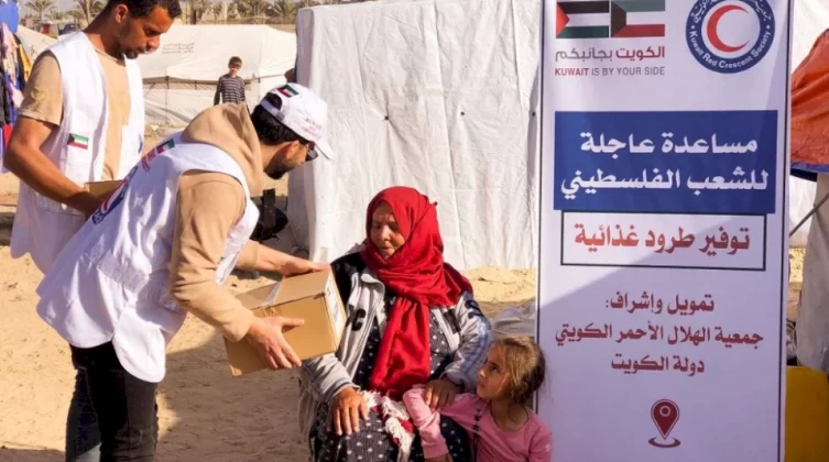 الهلال الأحمر الكويتي يبدأ المرحلة الثانية من توزيع الطرود الغذائية على النازحين