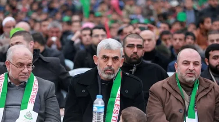 حماس توضح حقيقة الأخبار المتدوالة حول إبعاد بعض قياداتها من غزة