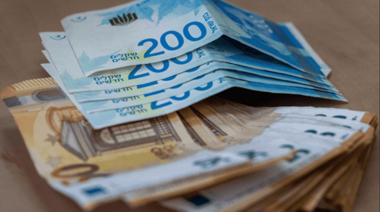أسعار صرف العملات اليوم الإثنين