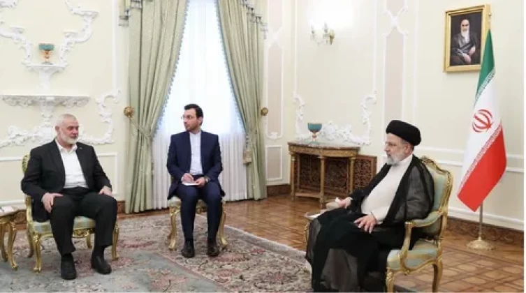 الرئيس الإيراني يعزي هنية باستشهاد أبنائه وأحفاده