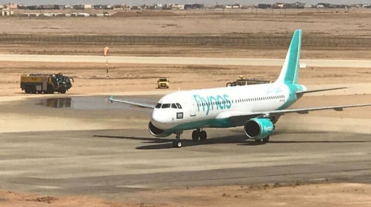 انحراف طائرة عن مسارها أثناء الهبوط في الرياض