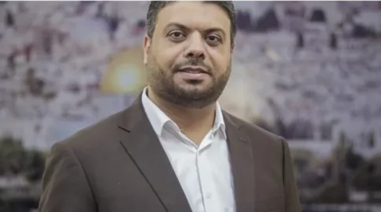 الإعلامي الحكومي يندد باغتيال رئيس بلدية المغازي في قطاع غزة