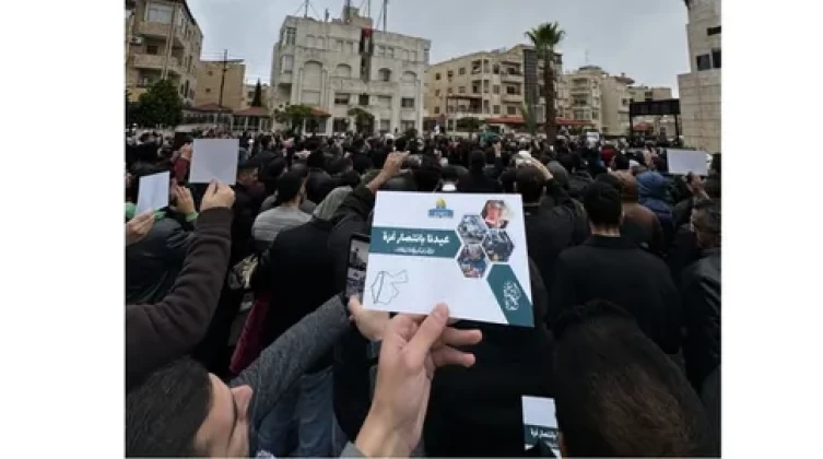 تظاهرة حاشدة قرب السفارة الإسرائيلية في الأردن تنديدا بالعدوان على غزة