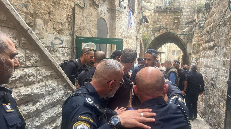 استشهاد شاب برصاص الاحتلال بزعم طعن شرطي إسرائيلي بالقدس
