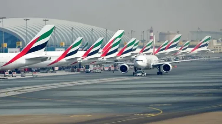 مطارات دبي تعلن عودة مطارتها إلى العمل بعد تعطله بسبب أزمة الأمطار