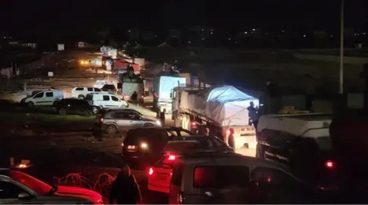 وصول 52 شاحنة تجارية إلى قطاع غزة عبر معبر رفح