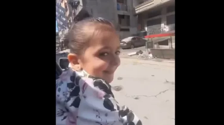 شاهد- لقطات لحفيدة إسماعيل هنية قبل لحظات من استشهادها