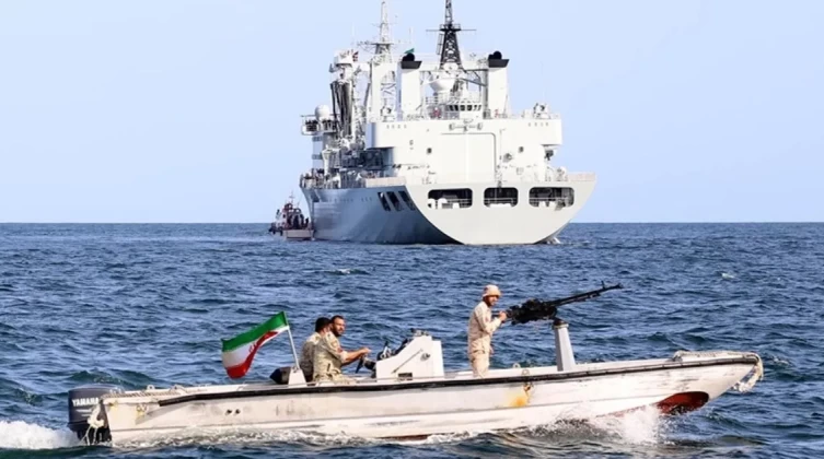 مرتبطة بـ"إسرائيل".. إيران تعمل على إطلاق سراح طاقم سفينة محتجزة