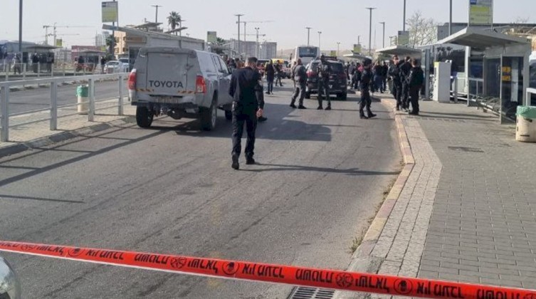 الاحتلال يطلق النار على شاب بزعم محاولته تنفيذ عملية طعن بالقدس