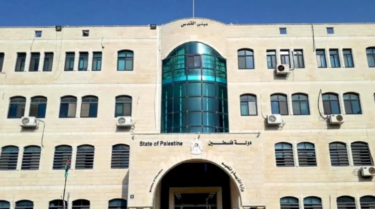 "التعليم" تُصدر بياناً يتعلق بطلبة مدارس غزة الموجودين خارج القطاع