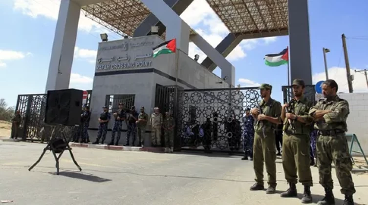 الفصائل تهدد: معبر رفح شأن فلسطيني ومحاولة الوصاية عليه ستُعامل مثل الاحتلال