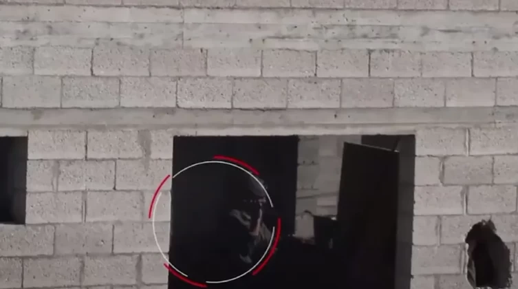 شاهد- اشتعال النار في جندي إسرائيلي بعد قنصه بغزة