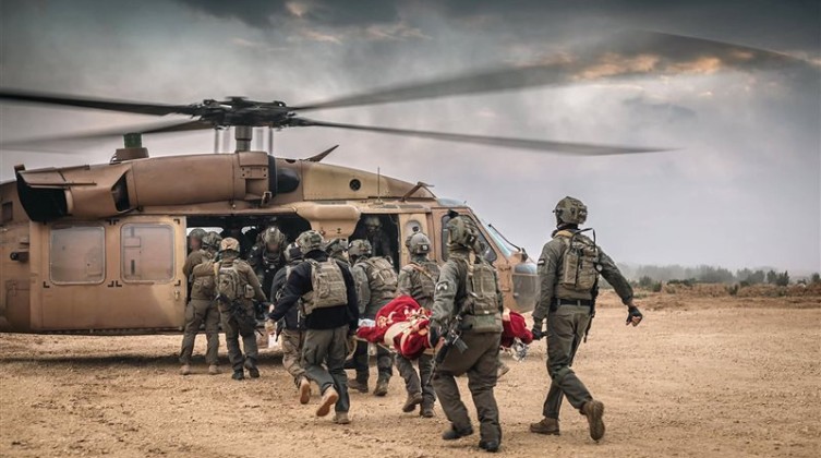 الاحتلال يعلن مقتل ضابط في منطقة غلاف غزة