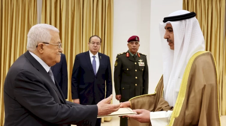الرئيس عباس يتقبل أوراق اعتماد سفير دولة الكويت لدى فلسطين