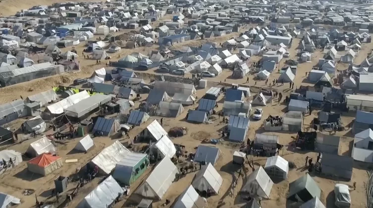 الاحتلال الإسرائيلي: 300 ألف شخص نزحوا من شرق رفح