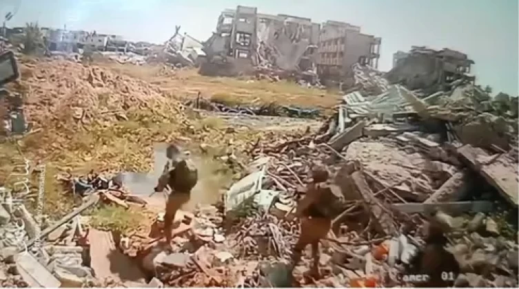 شاهد- القسام تقنص جندياً إسرائيليا في جباليا.. وهروب آخرين كانوا برفقته