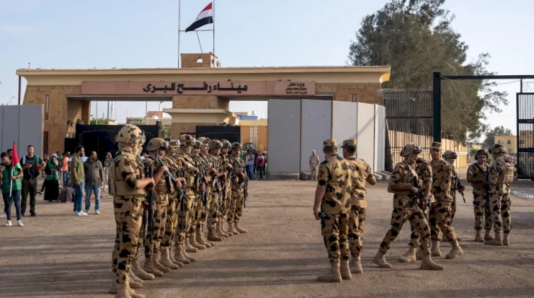 مصدر مصري يوضح حقيقة نقل معبر رفح البري