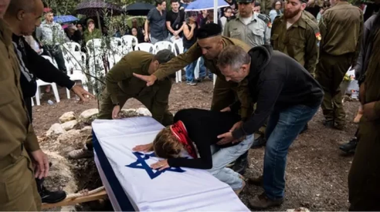 الاحتلال يزعم أن أحد أسراه في غزة قتل في 7 أكتوبر