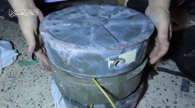 شاهد- القسام تفجر دبابة بألغام إسرائيلية في رفح