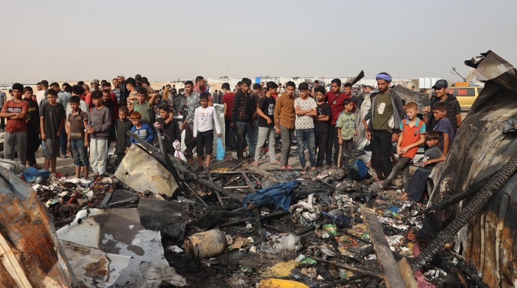 "هآرتس" تُكذب ادعاءات جيش الاحتلال بخصوص مجزرة رفح