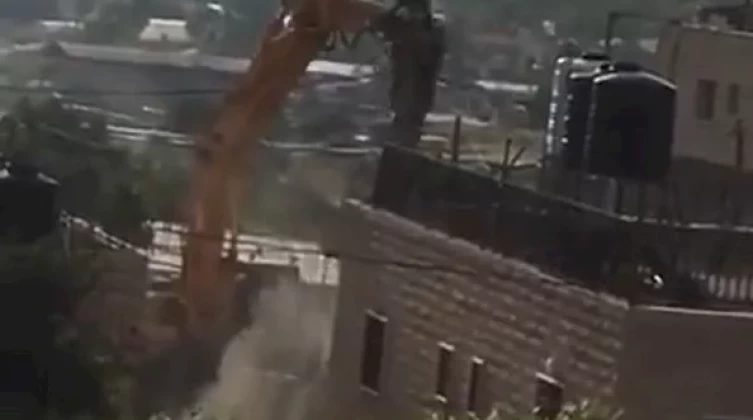 الاحتلال يهدم منزلا غرب بيت لحم