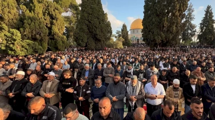 40 ألف مصل يؤدون صلاة عيد الأضحى في الأقصى رغم تضييقات الاحتلال