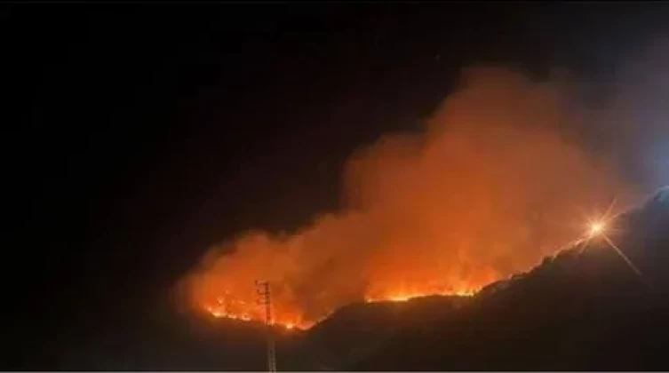 بالصور: حريق في موقع "كيسوفيم" بعد قصفه بصواريخ القسام
