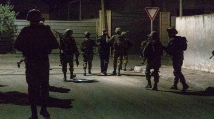 مداهمات واعتقالات واشتباكات في مناطق متفرقة بالضغة