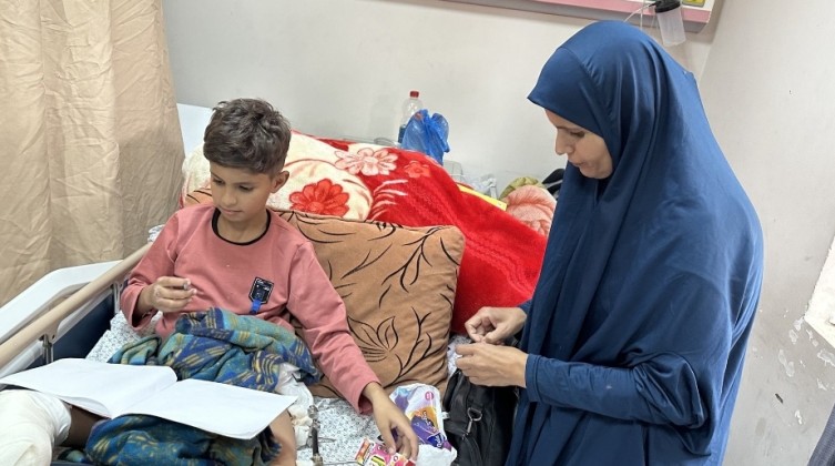 "نتنياهو" يمنع خروج 150 طفل من غزة للعلاج بالخارج