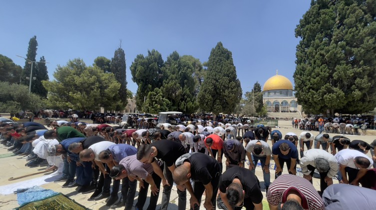 40 ألف مصل يؤدون صلاة الجمعة في المسجد الأقصى المبارك