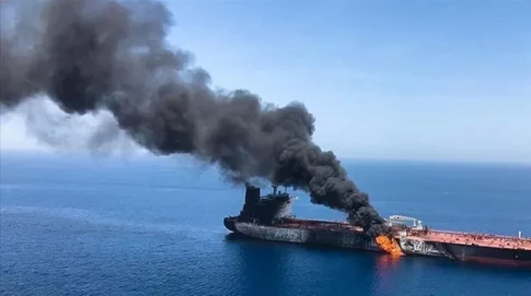 شركة أمبري: الإبلاغ عن انفجارين على بعد 21 ميلا بحريا غربي المخا في اليمن
