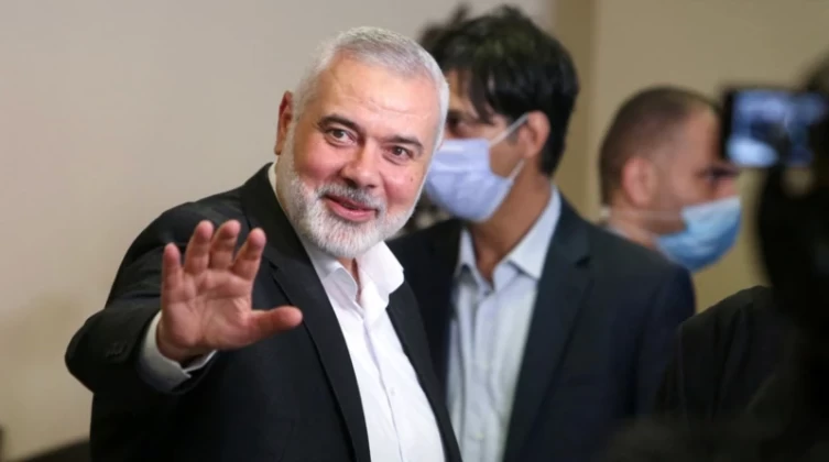 نشأ في مخيم للاجئين وتدرج حتى تولى أعلى مناصب حماس.. من هو إسماعيل هنية؟