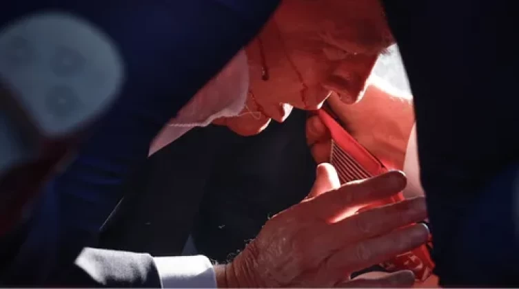 بالفيديو: أول ظهور لترامب بعد محاولة اغتياله