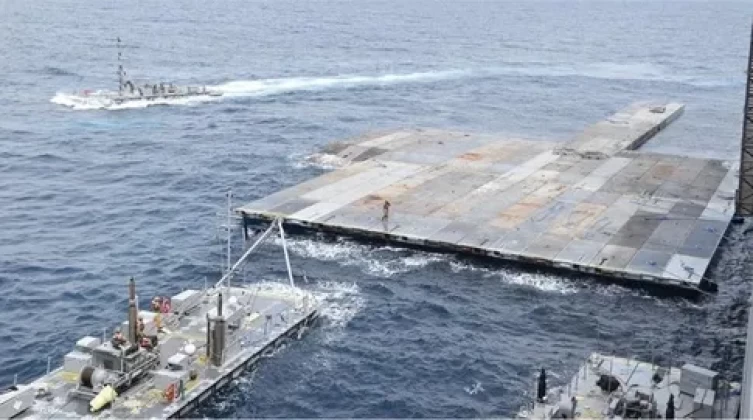 وزير الدفاع الأمريكي يعلن قرب تفكيك الرصيف العائم