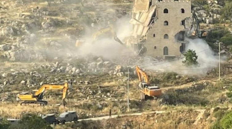 الاحتلال يهدم منزلا قيد الإنشاء جنوب القدس