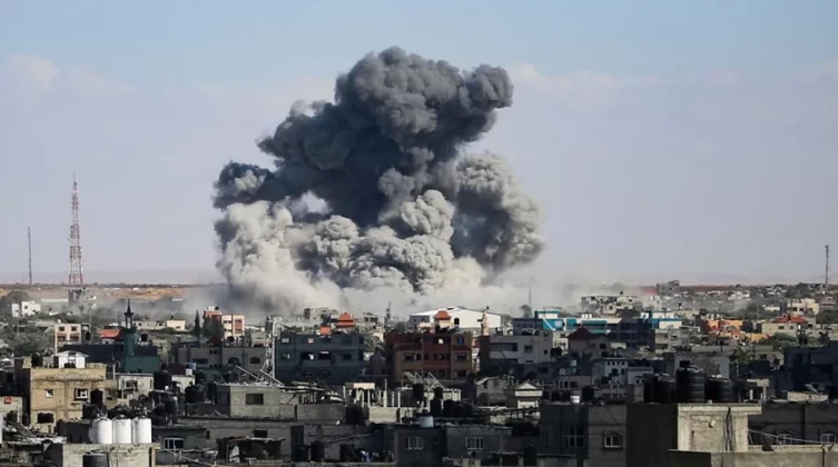 لوحات ضخمة في أمريكا تدعو إلى وقف الإبادة الجماعية في غزة