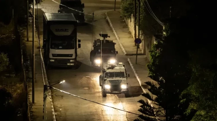 اعتقالات ومداهمات خلال اقتحام قوات الاحتلال الضفة الغربية