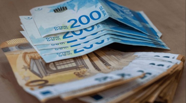 أسعار صرف العملات اليوم الخميس