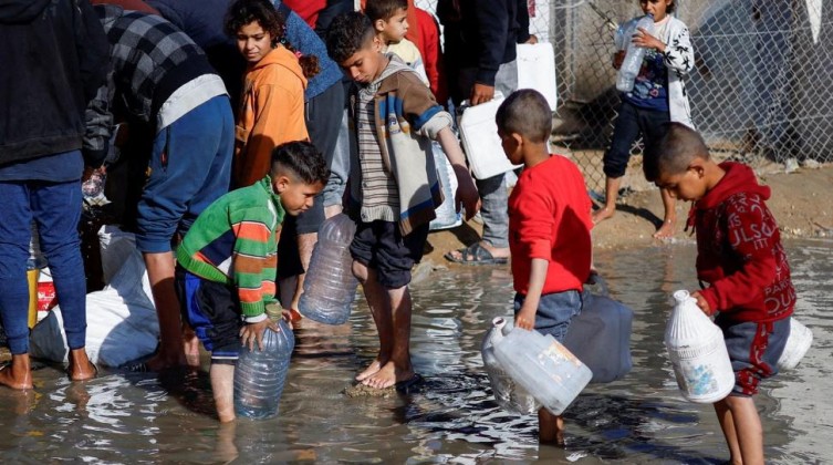 الصحة بغزة تعلن وصول تطعيمات شلل الأطفال